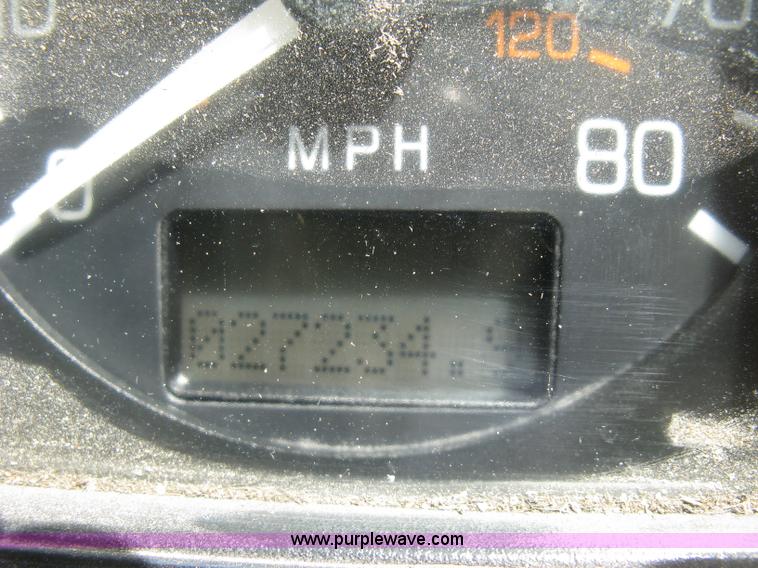 image for item J2797 2001 Volvo WG crane truck