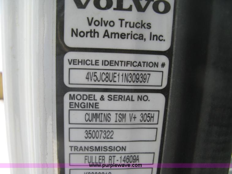 image for item J2797 2001 Volvo WG crane truck