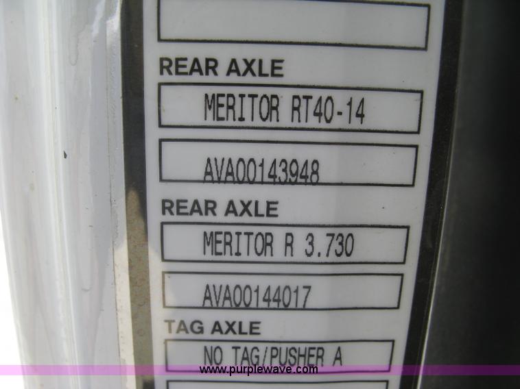 image for item J2797 2001 Volvo WG crane truck