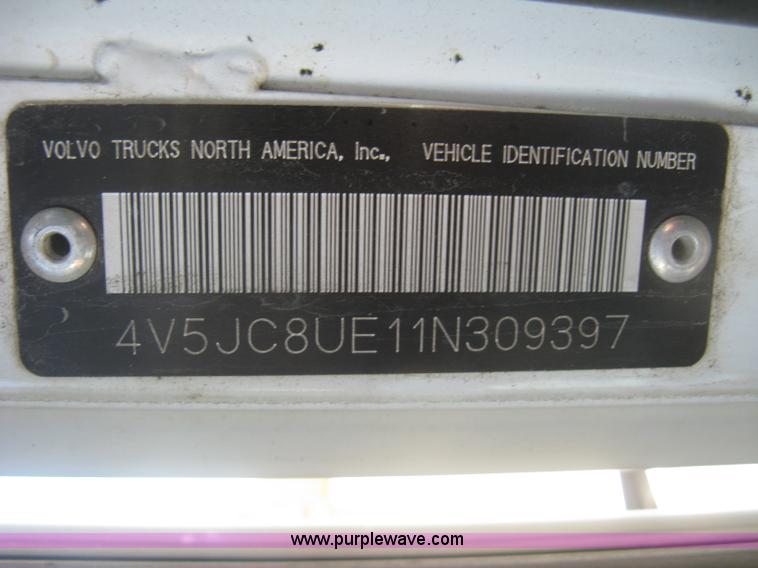 image for item J2797 2001 Volvo WG crane truck