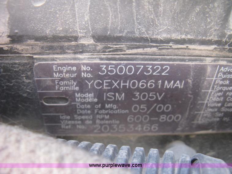 image for item J2797 2001 Volvo WG crane truck