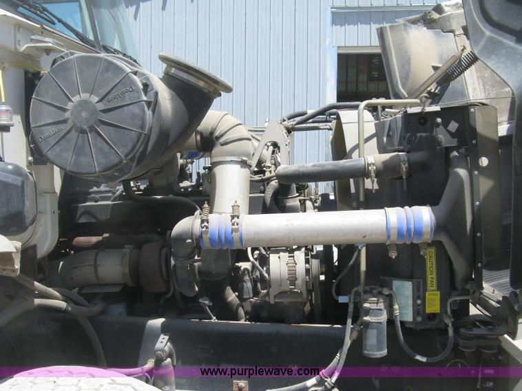 image for item J2797 2001 Volvo WG crane truck