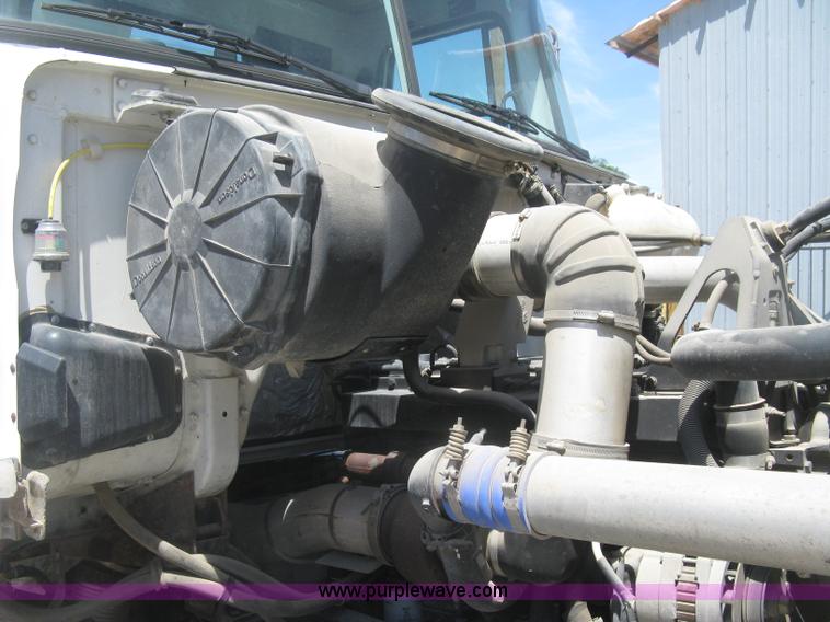 image for item J2797 2001 Volvo WG crane truck