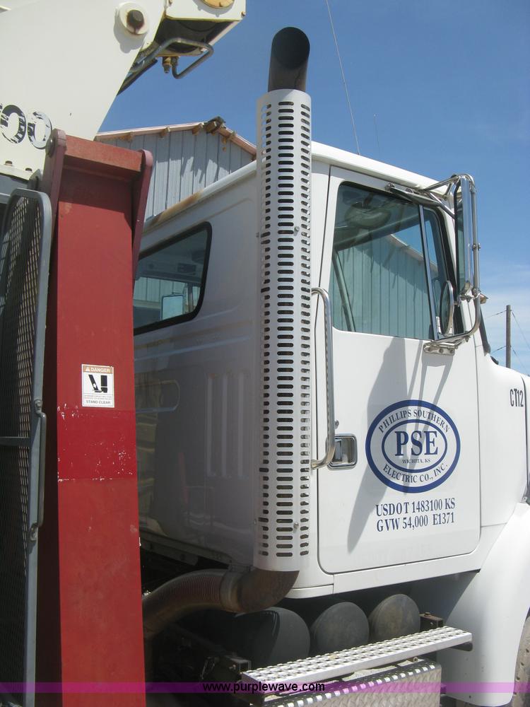 image for item J2797 2001 Volvo WG crane truck