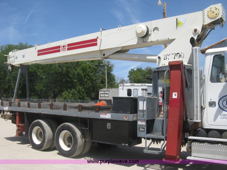 image for item J2797 2001 Volvo WG crane truck