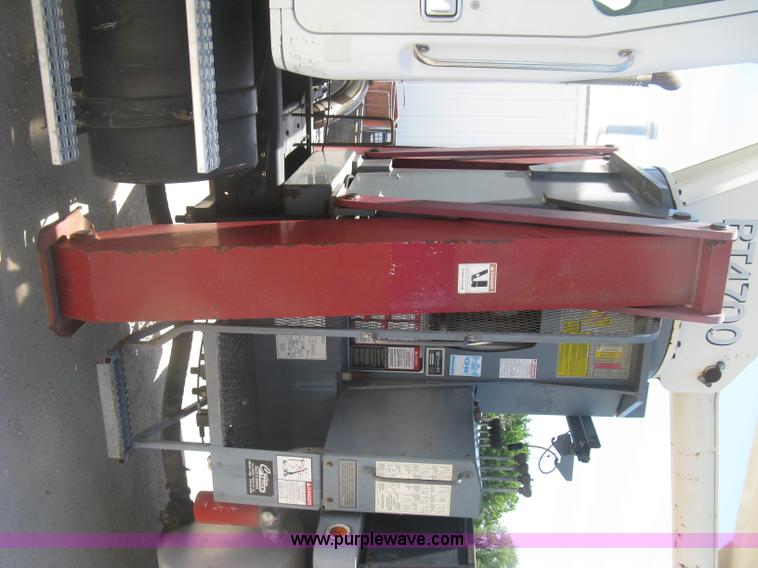 image for item J2797 2001 Volvo WG crane truck