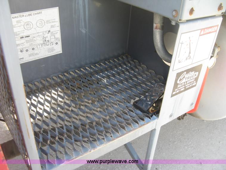 image for item J2797 2001 Volvo WG crane truck