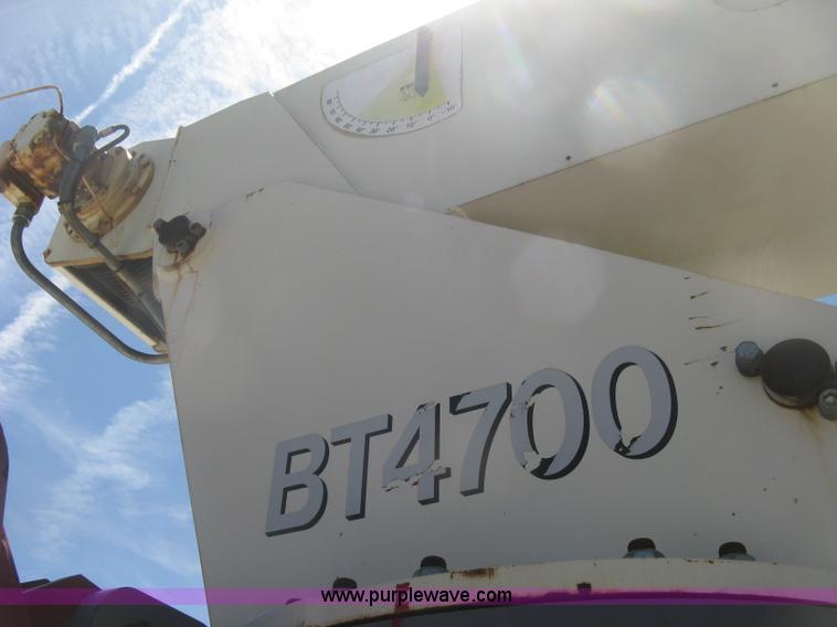 image for item J2797 2001 Volvo WG crane truck