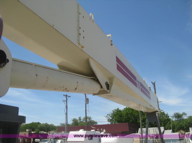 image for item J2797 2001 Volvo WG crane truck