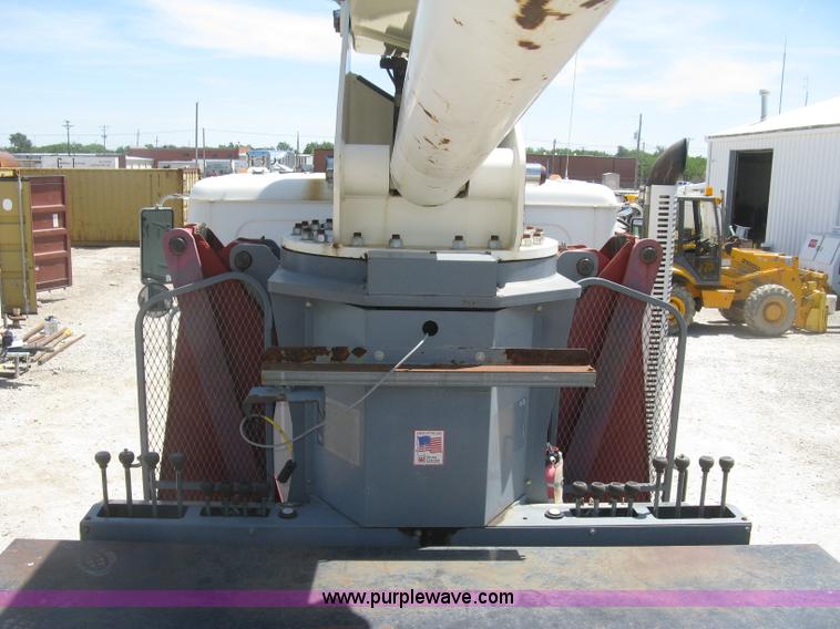 image for item J2797 2001 Volvo WG crane truck