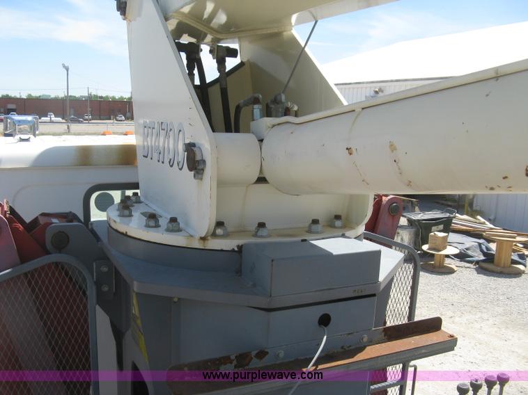 image for item J2797 2001 Volvo WG crane truck