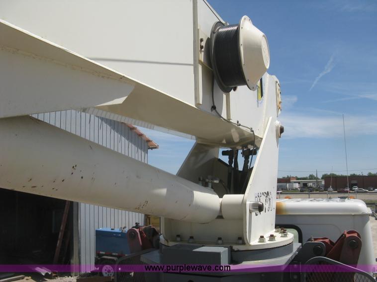 image for item J2797 2001 Volvo WG crane truck