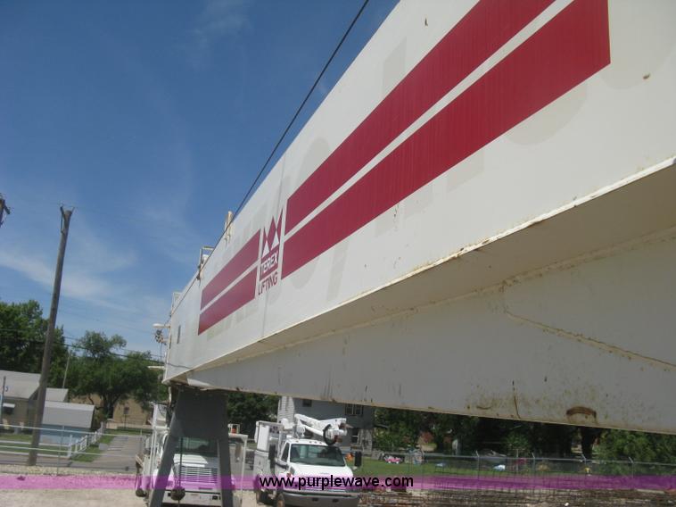 image for item J2797 2001 Volvo WG crane truck