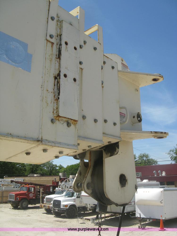 image for item J2797 2001 Volvo WG crane truck