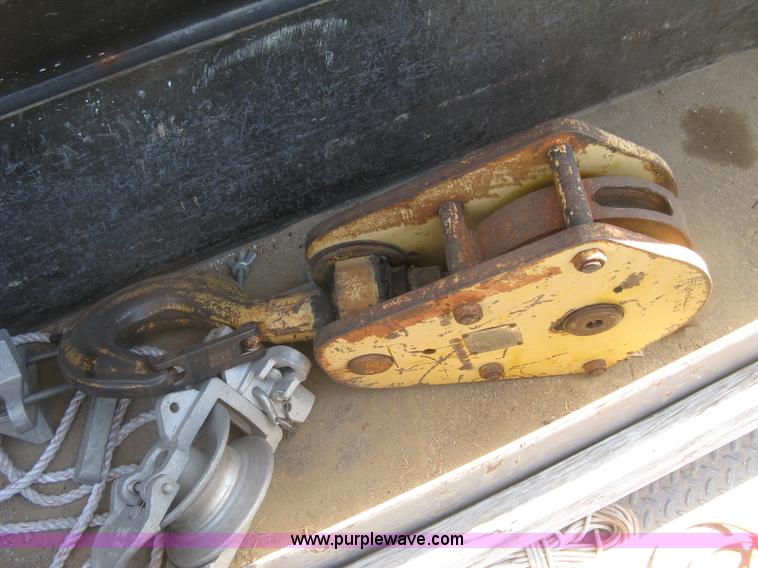 image for item J2797 2001 Volvo WG crane truck