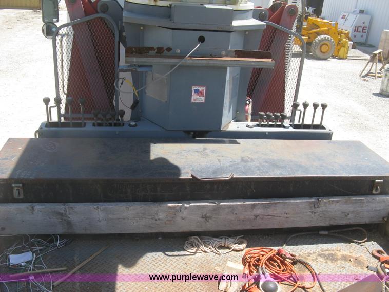 image for item J2797 2001 Volvo WG crane truck