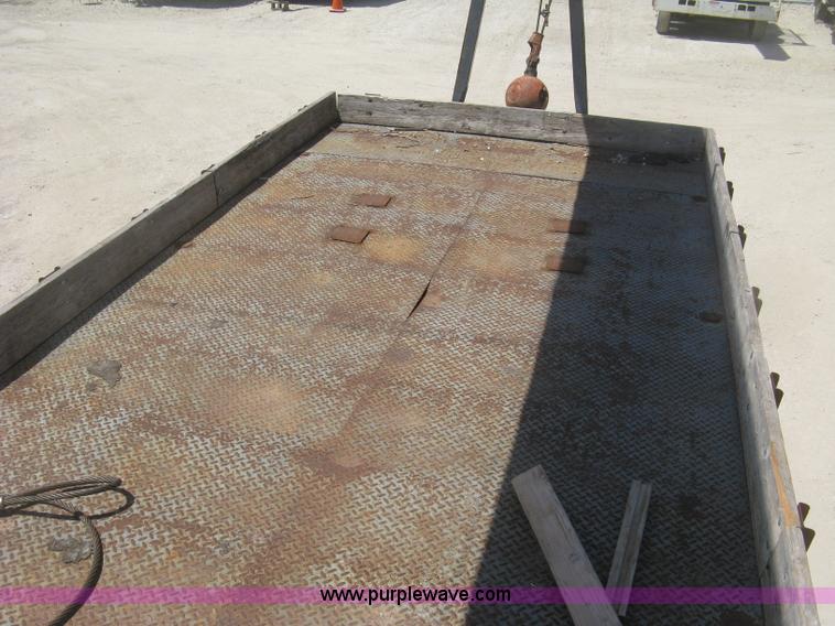 image for item J2797 2001 Volvo WG crane truck