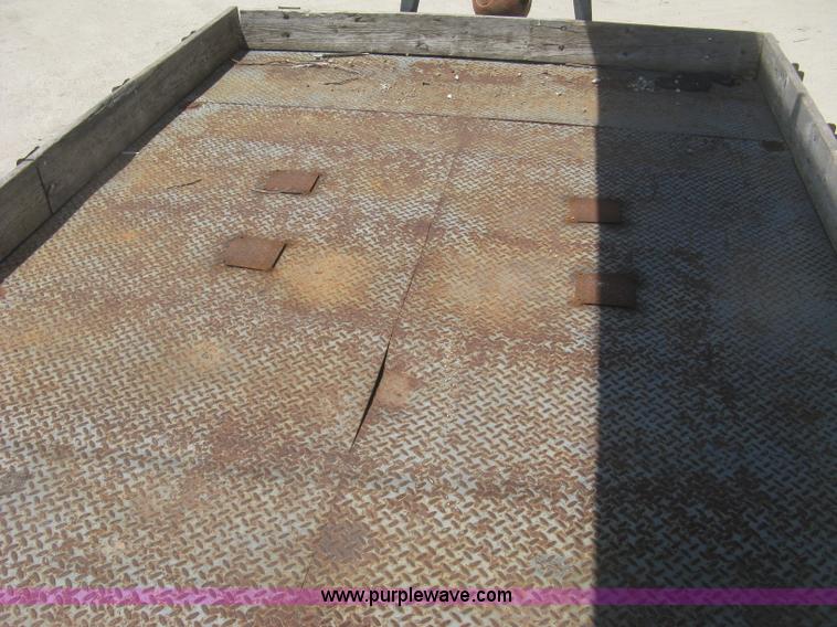 image for item J2797 2001 Volvo WG crane truck