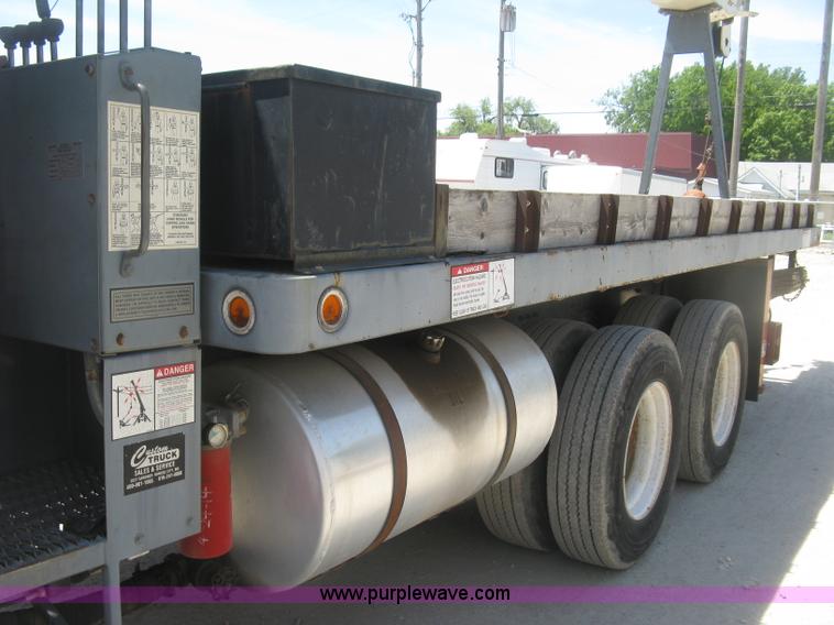 image for item J2797 2001 Volvo WG crane truck