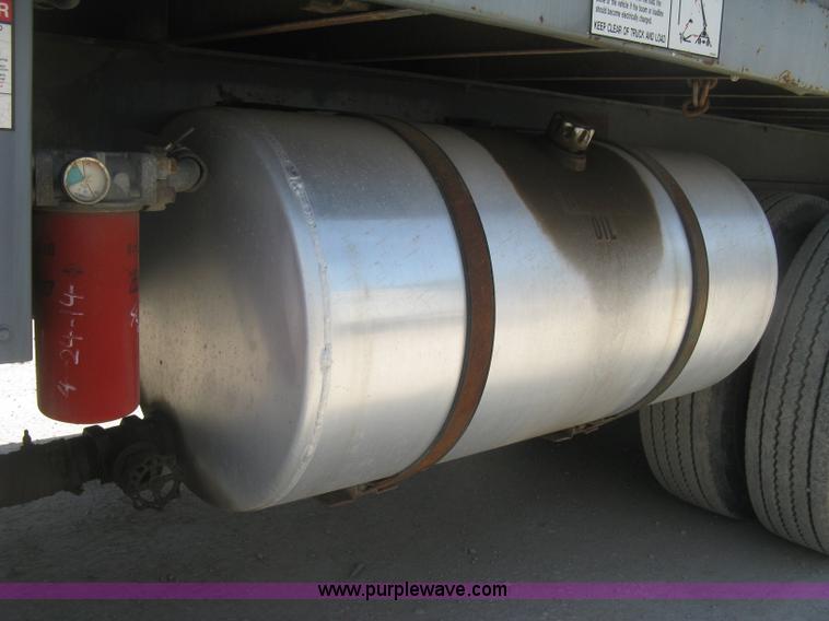 image for item J2797 2001 Volvo WG crane truck