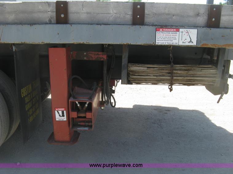 image for item J2797 2001 Volvo WG crane truck