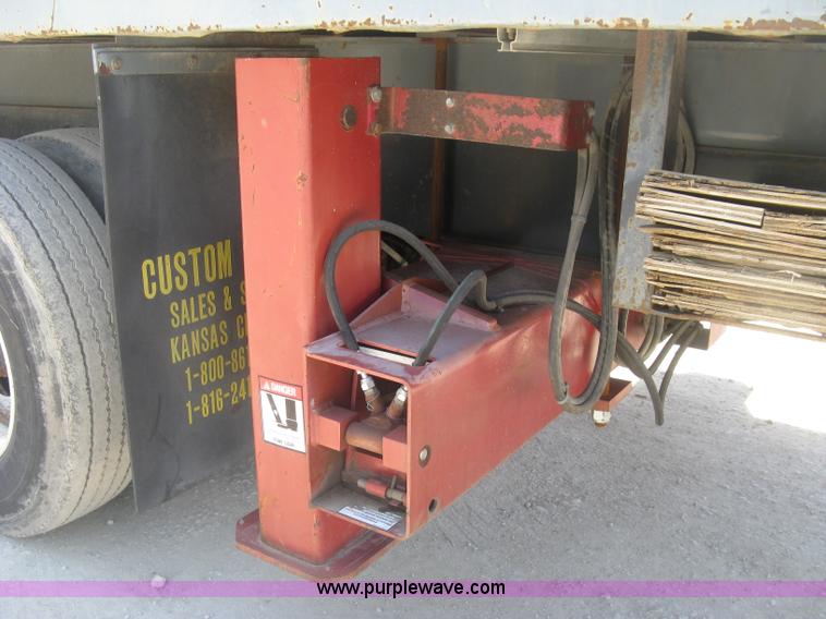 image for item J2797 2001 Volvo WG crane truck