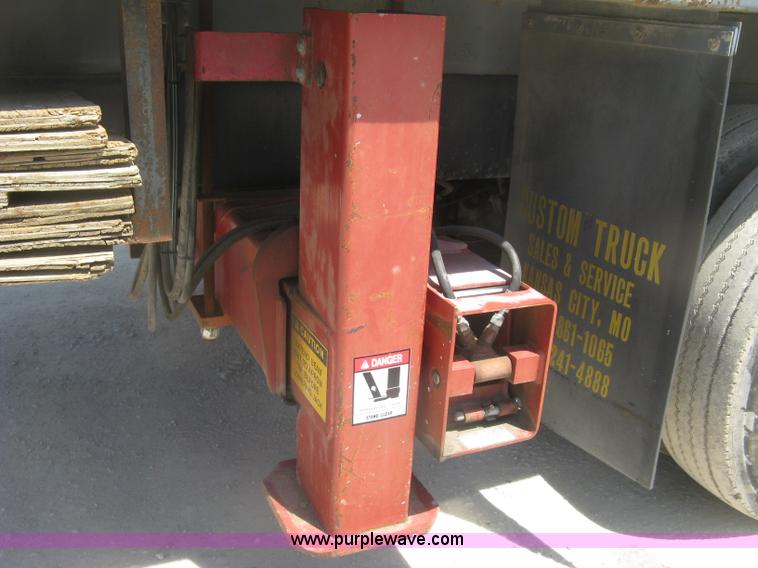 image for item J2797 2001 Volvo WG crane truck