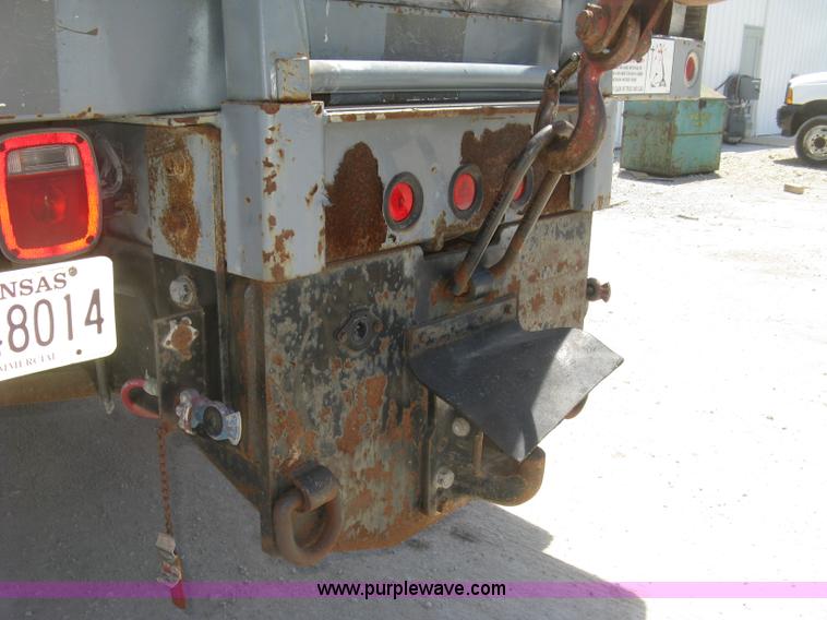 image for item J2797 2001 Volvo WG crane truck