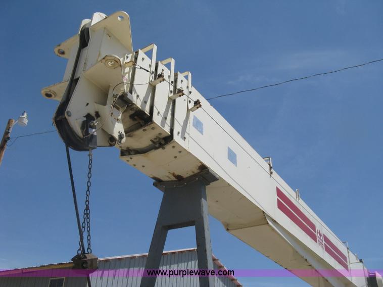 image for item J2797 2001 Volvo WG crane truck