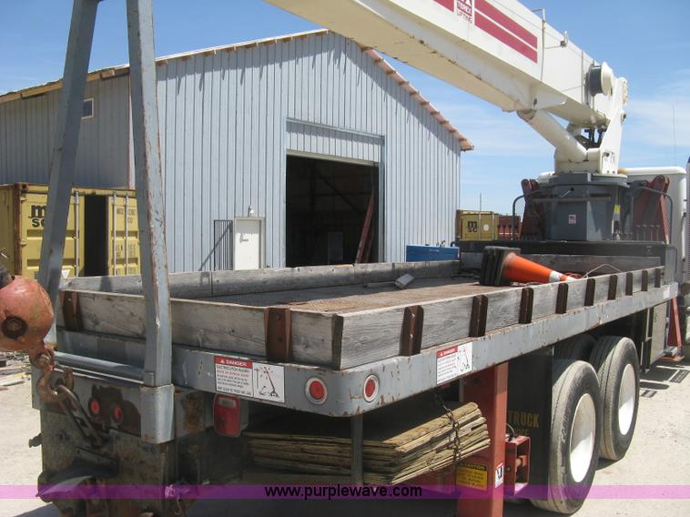 image for item J2797 2001 Volvo WG crane truck