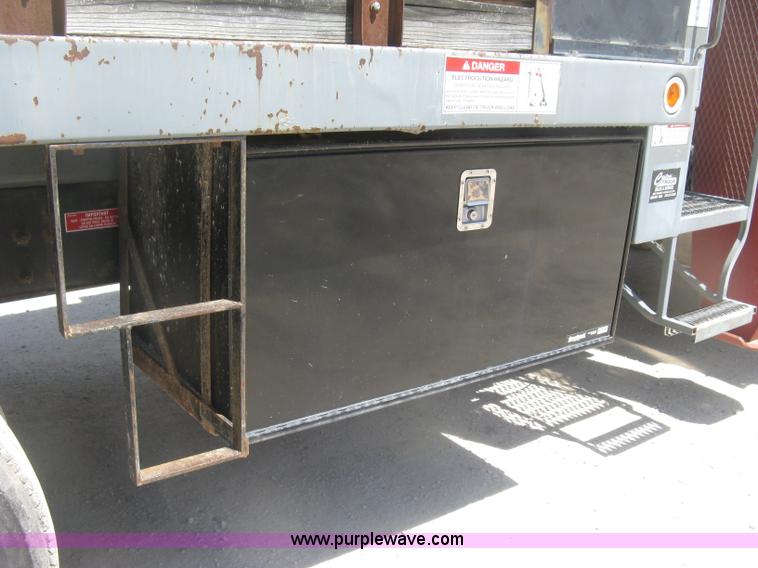 image for item J2797 2001 Volvo WG crane truck