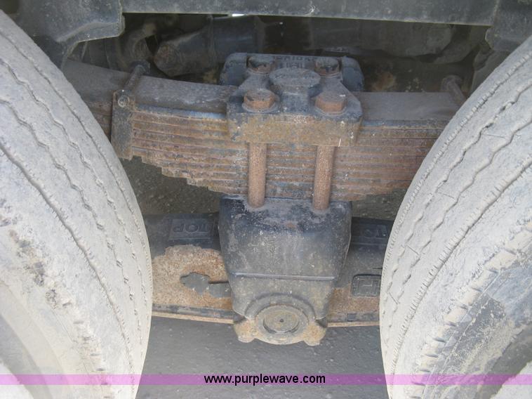 image for item J2797 2001 Volvo WG crane truck