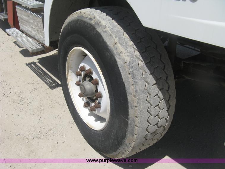 image for item J2797 2001 Volvo WG crane truck