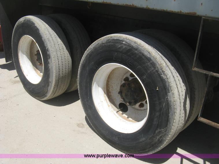 image for item J2797 2001 Volvo WG crane truck