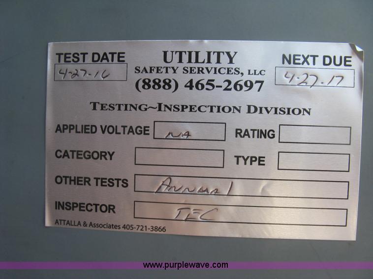 image for item J2797 2001 Volvo WG crane truck