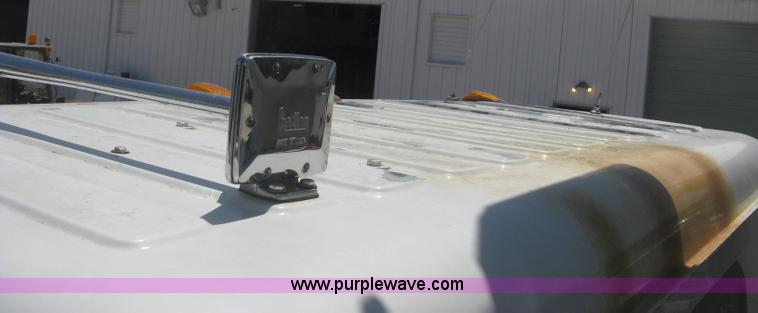 image for item J2797 2001 Volvo WG crane truck