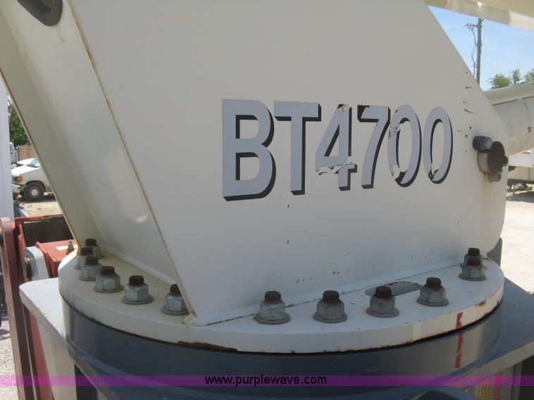 image for item J2797 2001 Volvo WG crane truck