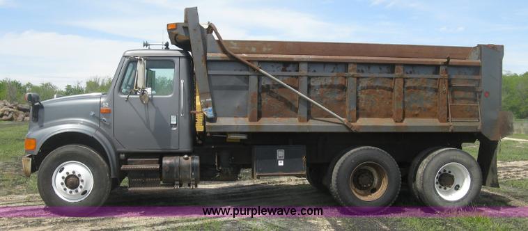 image for item J2801 1997 International 4900 dump truck