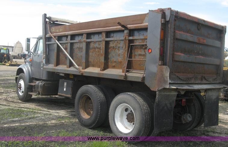 image for item J2801 1997 International 4900 dump truck