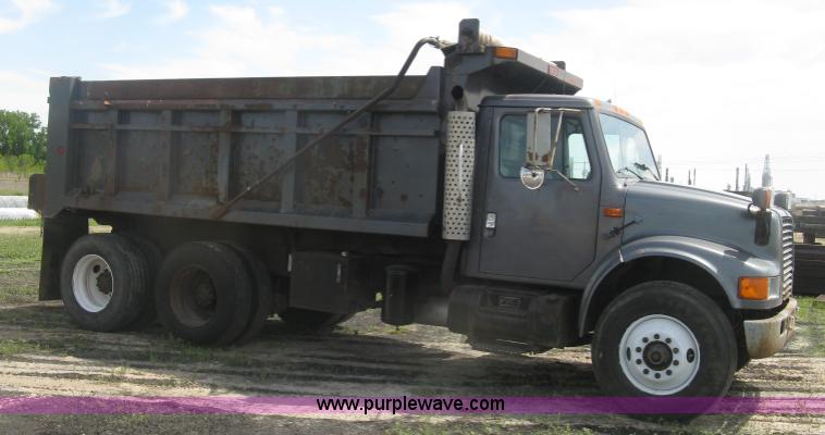 image for item J2801 1997 International 4900 dump truck