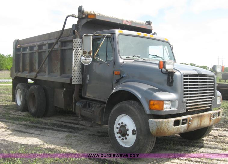 image for item J2801 1997 International 4900 dump truck