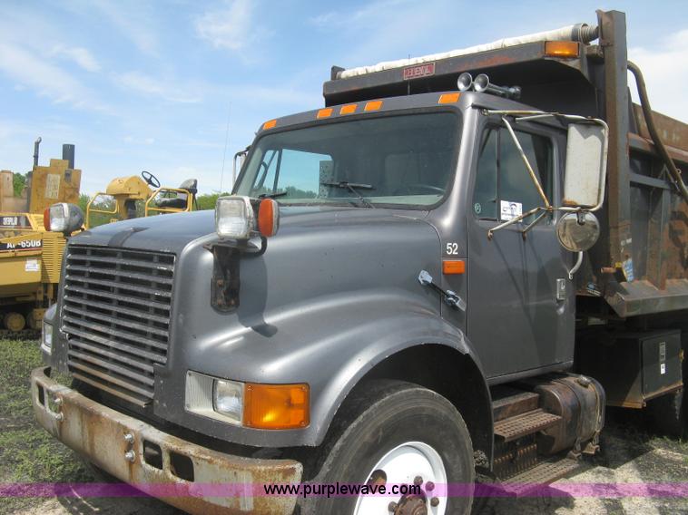image for item J2801 1997 International 4900 dump truck