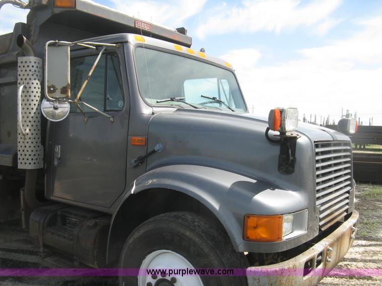 image for item J2801 1997 International 4900 dump truck