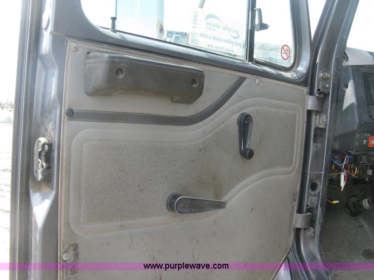 image for item J2801 1997 International 4900 dump truck