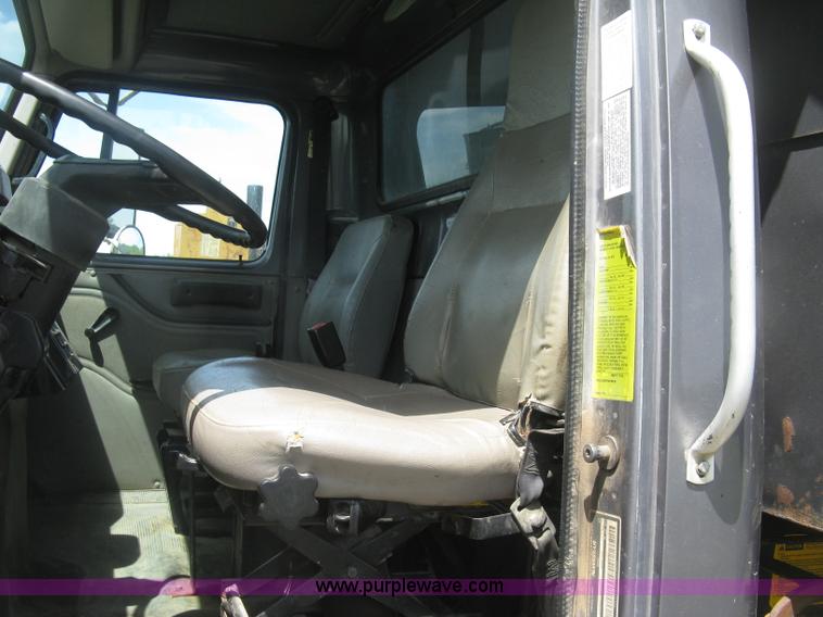 image for item J2801 1997 International 4900 dump truck