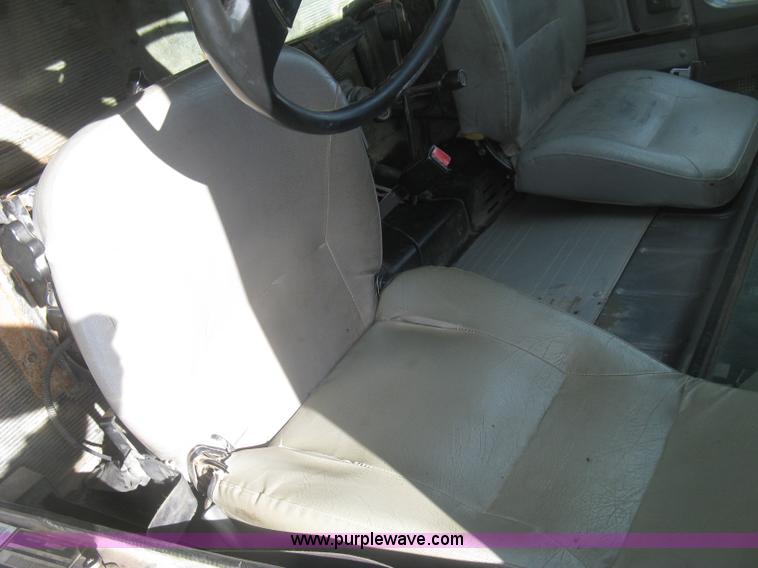 image for item J2801 1997 International 4900 dump truck