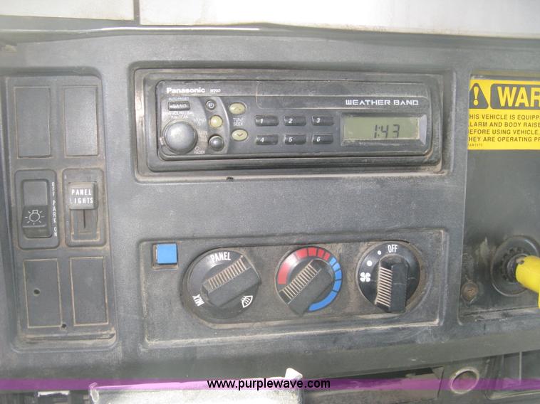 image for item J2801 1997 International 4900 dump truck