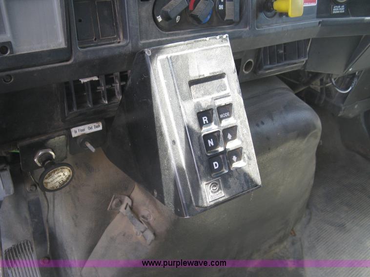 image for item J2801 1997 International 4900 dump truck