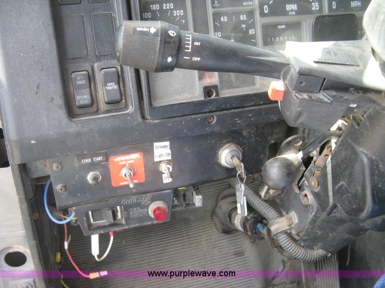 image for item J2801 1997 International 4900 dump truck