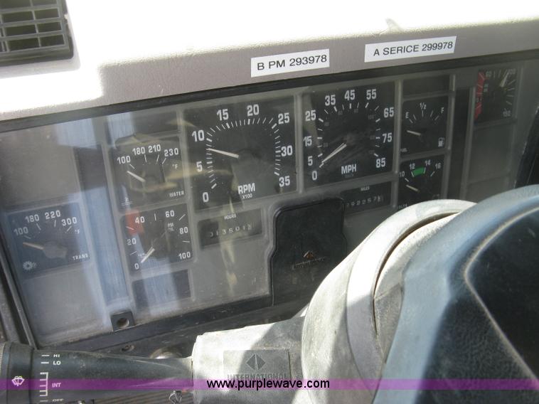 image for item J2801 1997 International 4900 dump truck